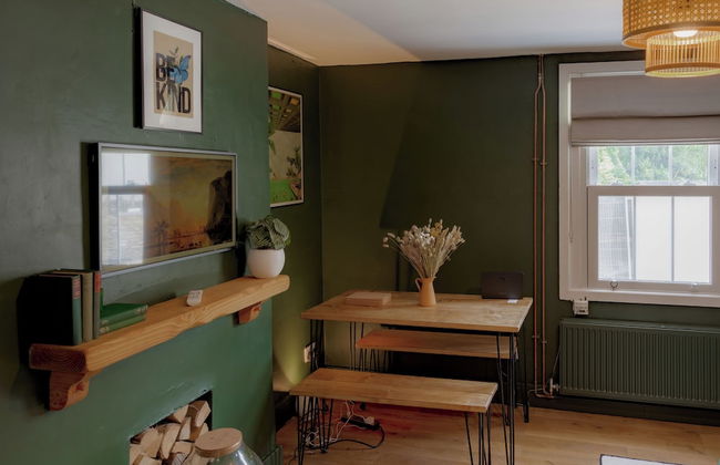 Stunning 2BD in the Heart of Malmesbury - Photo 36