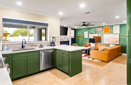 Sleeps 18 Private Pool & Hot Tub Playground - Photo 13