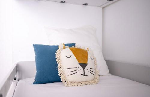 GuestReady - Chic Stay with Jacuzzi and Parking - Photo 31