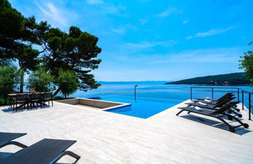 Seafront Villa Serenita - Photo 2