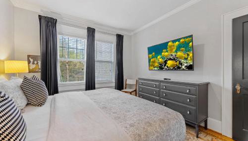 Bright and Restful 2BR near Uptown with Balcony - Foto 2