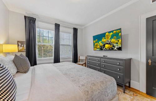 Bright and Restful 2BR near Uptown with Balcony - Foto 1