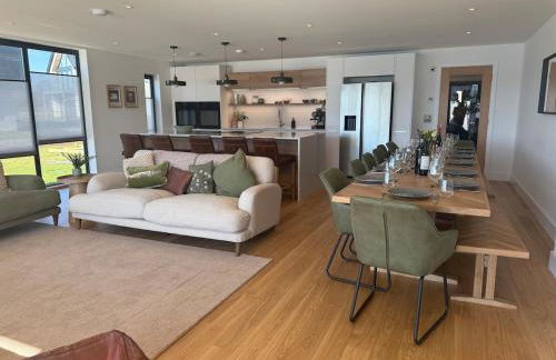 Still Waters - Luxury Lakeside Retreat with Hot Tub - Photo 12