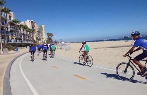 Boho 1-Bedroom BEACH Condo with Mid Size Parking, AC & Laundry - Walk 10min to BEACH! - Foto 31