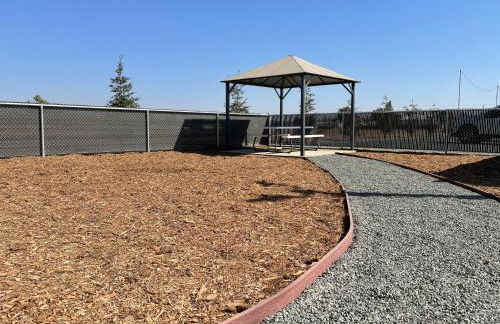 Cozy Entire Home Gateway to Sequoia Pet Friendly - Foto 21