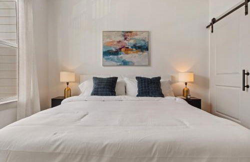 Polished Contemporary 2BR 2BA Private Balcony - Foto 30