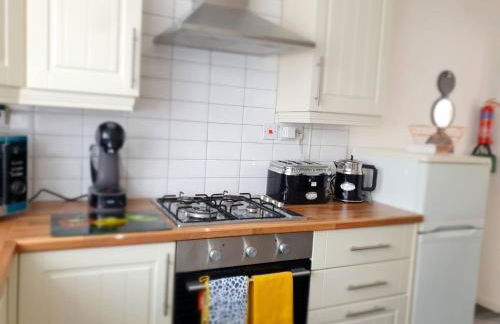 Spacious 3BR - Nr Clifton Train Station 510min walk - Garden Free Parking - Foto 12