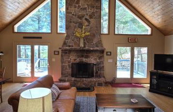 Tall Pines- 5-bedroom 3-bath with hot tub and more! - Foto 8