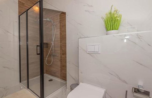 Awesome Home In Ruzic With Jacuzzi - Foto 38