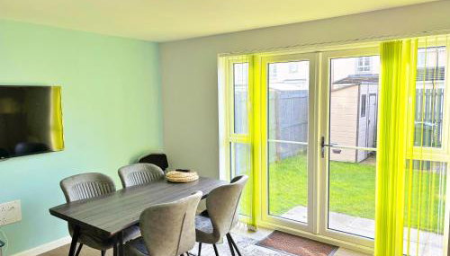 3 bed house with parking near airport - Foto 2