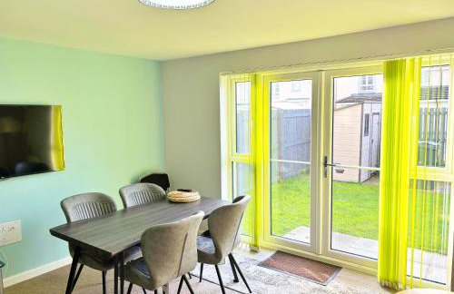 3 bed house with parking near airport - Foto 2