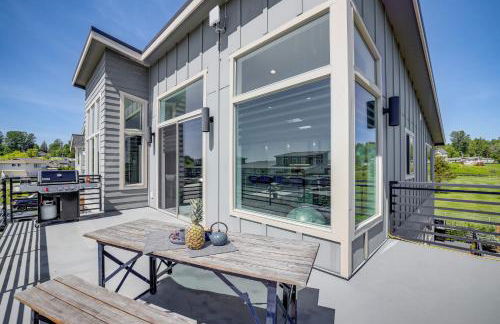 Sleek Ferndale Home with Ocean and Mountain Views! - Photo 25