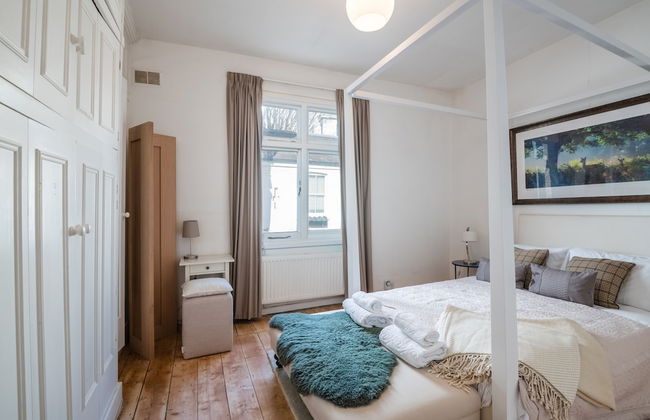 Classic Belgravia Home by Victoria Station by Underthedoormat - Photo 1