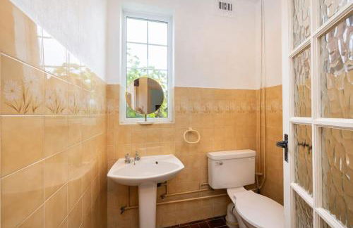 5 Bed Home with Private Parking - 25 Mins To Central London - Foto 40