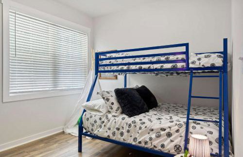 Secluded 3BR Cabin Lake Access & Resort Perks - Foto 22