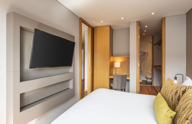 93 Luxury Suites & Residences - Photo 22