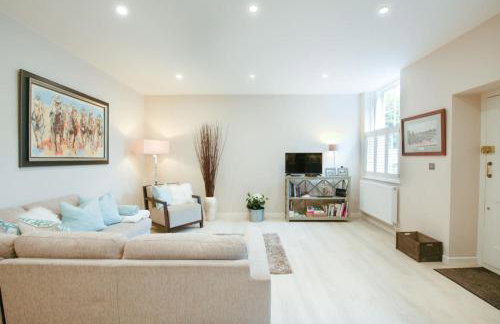 Elegant Epsom Flat in Period Building - Photo 20