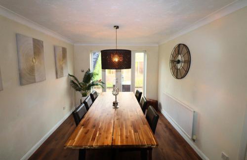 Binfield - Spacious Luxurious Four Bedroom House - Photo 4