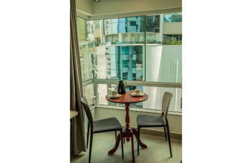 Para casais, prédio beira mar, em frente à Roda Gigante - Foto 23