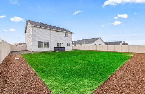 6BR Retreat with Playground Basketball & Sleeps 22 - Foto 38