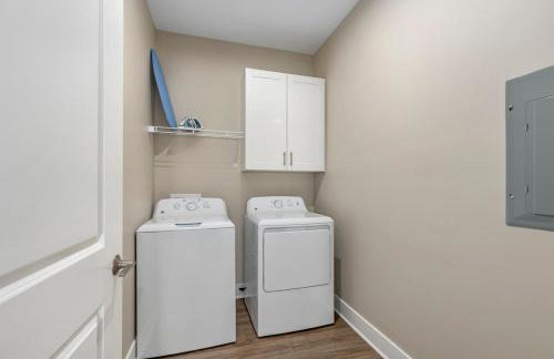 Modern 2BR 2BA New Build Condo with Garage & Patio - Foto 20