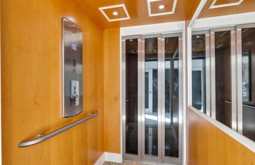 NEW LISTING! Reel Joy Waterfront Luxe with Pool and Private Dock home - Foto 5