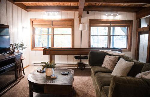 Cozy A-FrameKing BedSkiFire PitSchuss - Foto 11