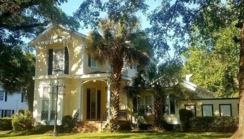 Agatha's Historic Home Free Parking Wi-Fi Deck - Foto 3, Garden, Garden view