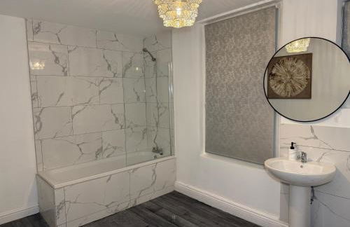 2 Bedroom Wakefield City Centre House With All Ensuite Rooms - Foto 16