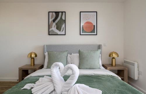 Modern Canal-Side Apartment in Milton Keynes - Photo 24