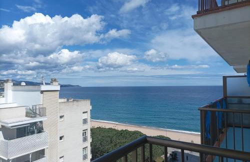 Bright Apartment with Two Balconies and a Seaside Pool - Foto 26