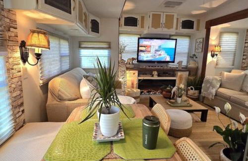 1 Large Bedroom Outdoor Patio - Photo 31