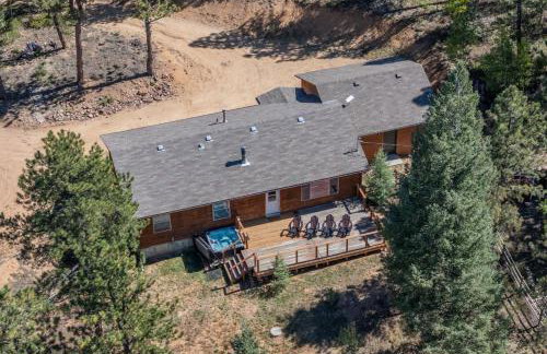 Cozy Wolfcamp Chalet with Hot Tub, Views with Fast Wifi - Foto 25