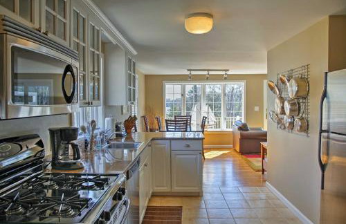 Peaceful Waterfront Apt with Deck, 22 Mi to Portland - Foto 1