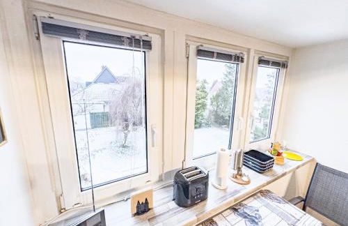 TraveNah - Ruhige 3-Zimmer-DG-Ferienwohnung im Grünen mit eigenem Eingang und Fahrradgarage - Foto 9