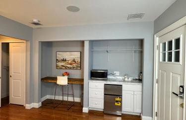 Cozy Room by Hofstra University - Photo 1