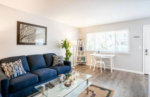 Luxury stay near Oakridge Mall for vacation/work - Foto 1