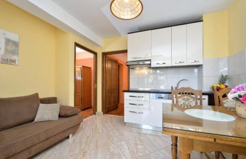 Villa Zdenka with heated pool - Photo 35