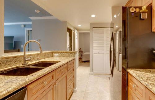 Upscale Denver Condo with Communal Deck and Gym! - Foto 6