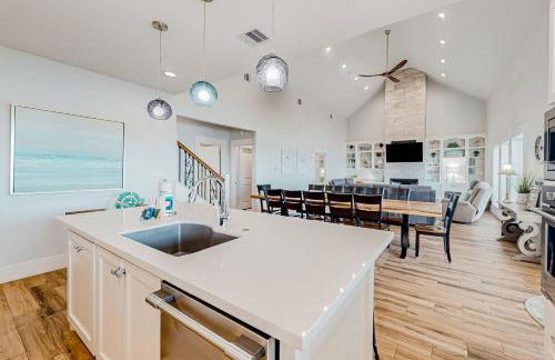 Stunning Beachfront Cargo Lift Sleeps 14 - Foto 8