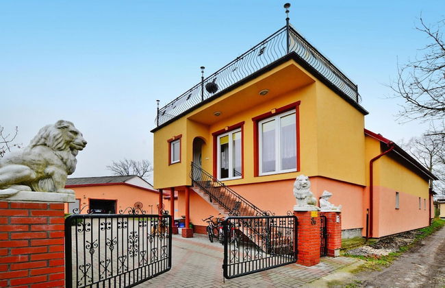 Cottage by Ostrowieckie Lake With Private Beach - Photo 1