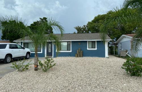 Gorgeous Seaside Seashell Cottage! - Photo 1