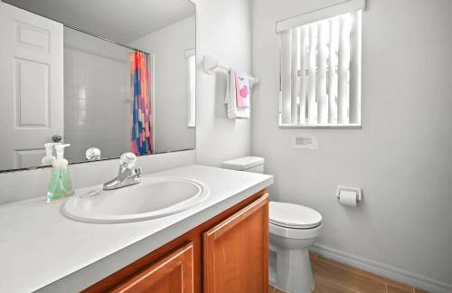 Disney World Getaway: 4 Br - Sunroof - BBQ Bliss - Foto 32
