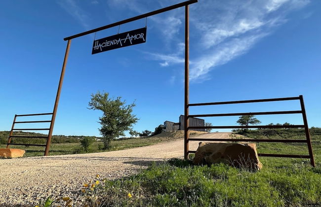 Willie In the Hill Country - Hacienda Amor - Foto 17