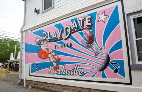 Upscale 12 South Penthouse with 2 Kings, Balcony 1 of 7 Themed Lofts at Cowrite, Find Coffee and Tacos Downstairs, Complimentary Spin Class, Walk to Shopping in 12 South, 10 Minutes to Broadway, Parking, 24 Hr Hospitality - Foto 27