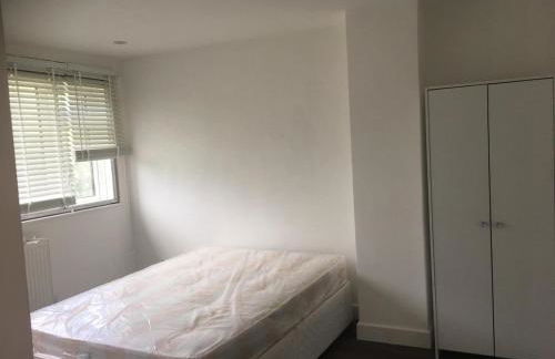 Large Rooms with Desk, Gardens & Great Transport - Foto 8