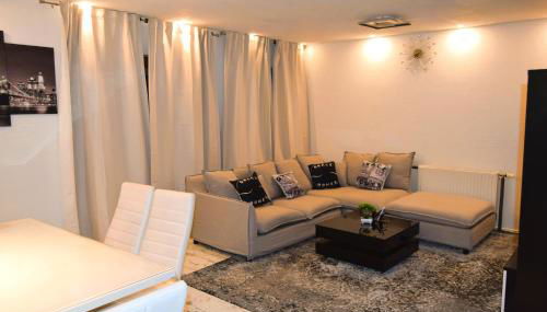 GHomeT - 6 Zimmer Wohnung with parking - Up to 10 guests - Monteur, Handwerker & Large family welcome - Foto 4