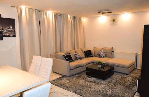 GHomeT - 6 Zimmer Wohnung with parking - Up to 10 guests - Monteur, Handwerker & Large family welcome - Foto 4