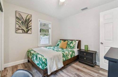 Family Friendly Beach Escape - Modern Retreat near Beaches - Sleeps 6 - Fast WiFi - Foto 15