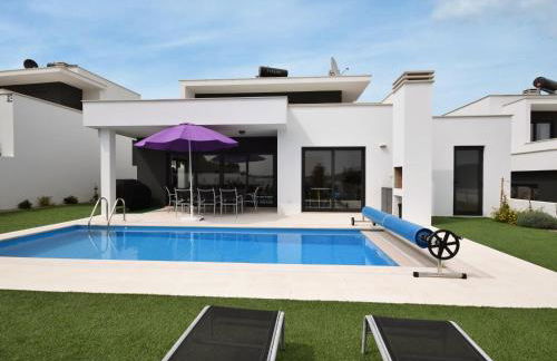 Holiday Home; Nazare Beach for Surfing - Photo 1